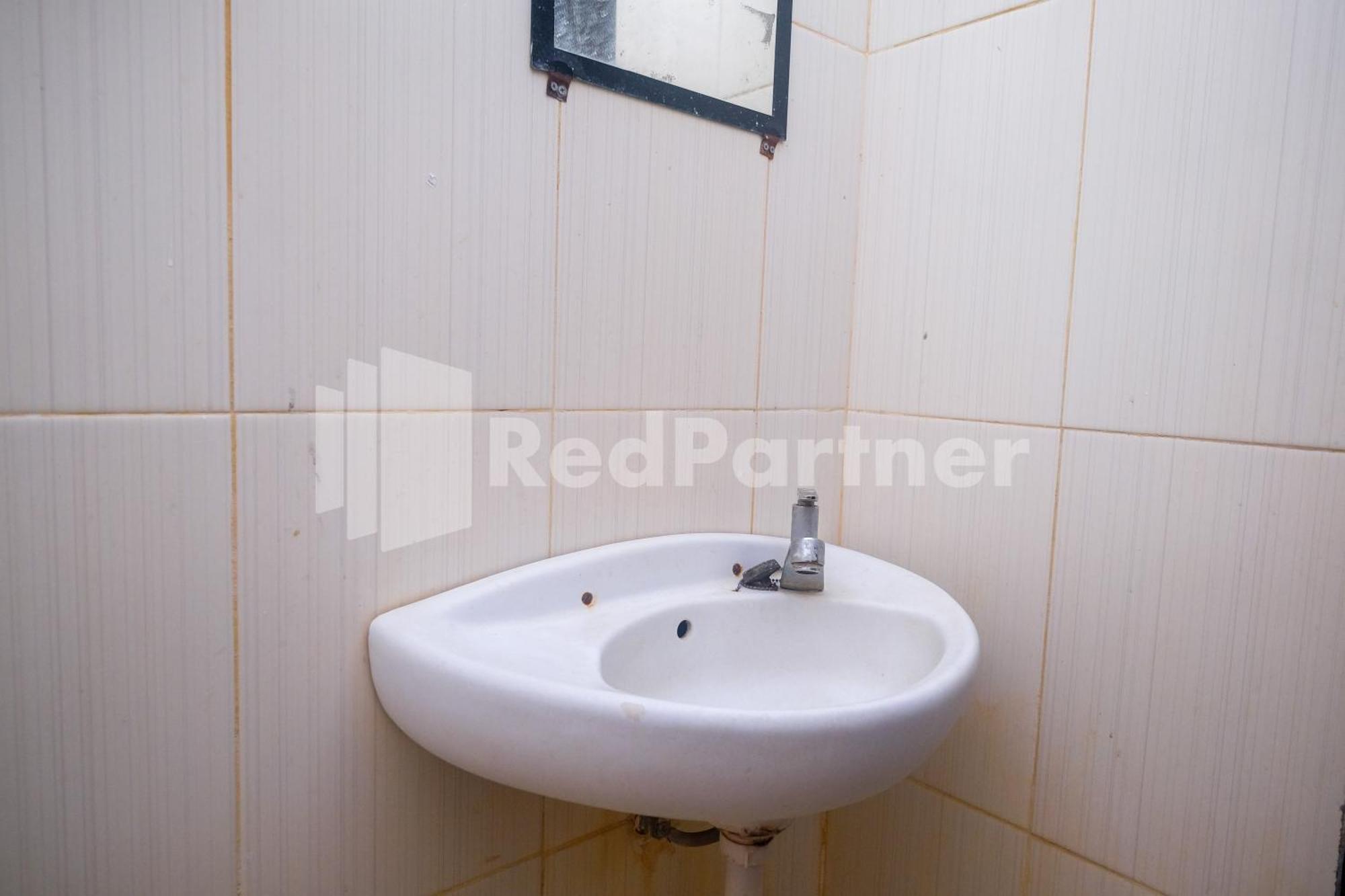 Hotel Griya Jasmine Syariah Seturan Redpartner Maguwo Exterior foto